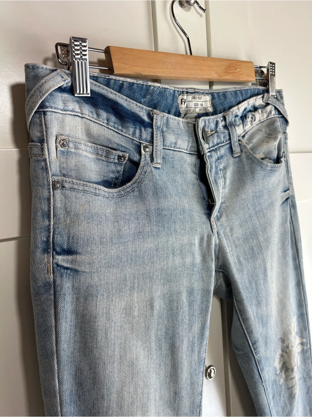 Free People Magnolia Print Light Wash Skinny Ankle Jeans, size 26 - Picture 2 of 16